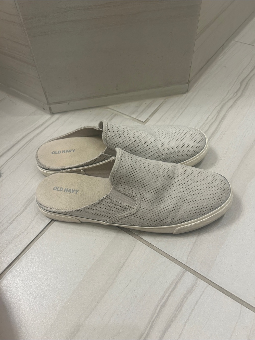 Old Navy Light Gray Perforated Slip-On Mules